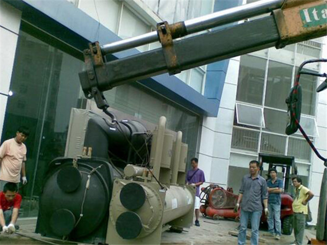 樟树市随车吊和汽车吊的核心区别是什么？哪种更省钱？